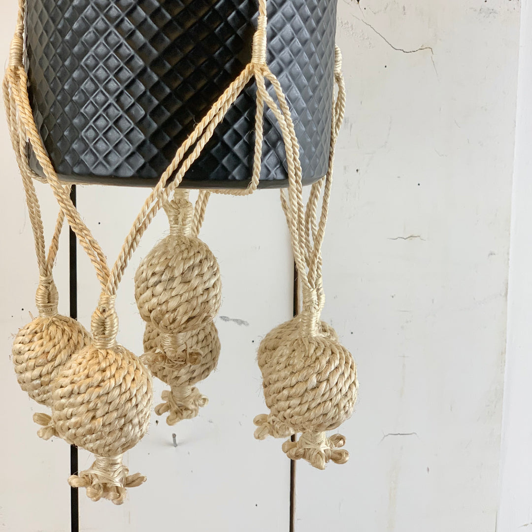 Ivory Cluster Macramé Hanger